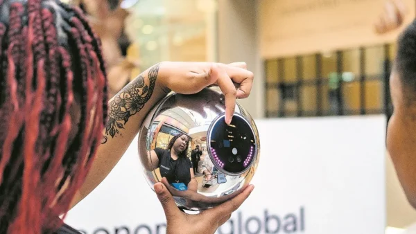 Orb: Dispositivo de Verificação Humana com Biometria da Íris